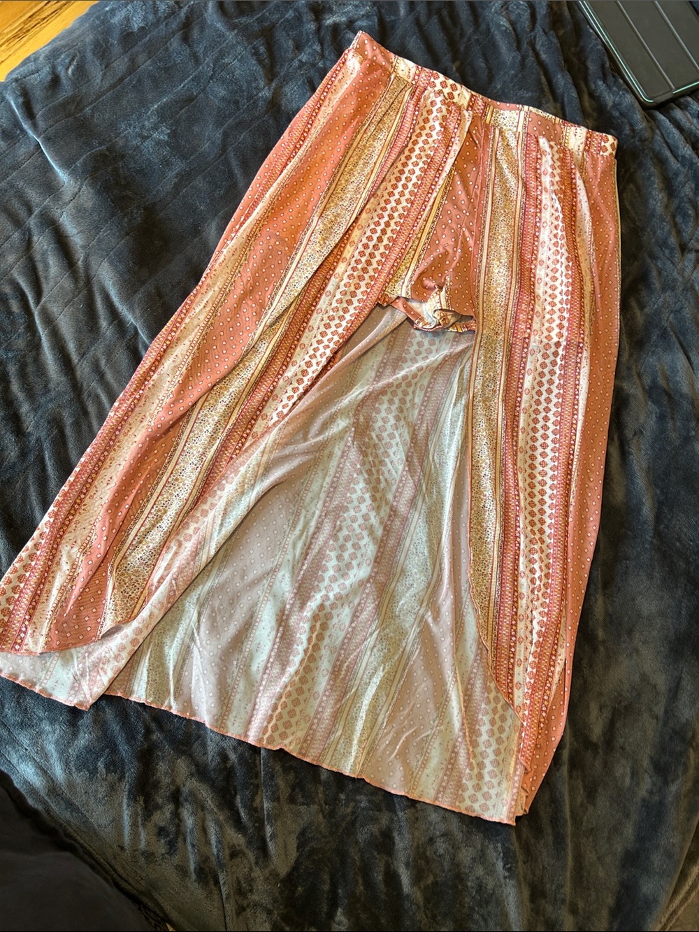 No boundaries Women’s Pink Striped short open Maxi Skirt boho size XL